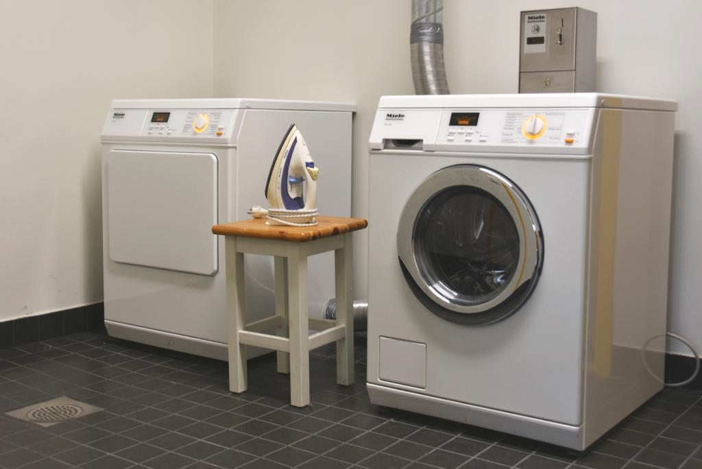 Saare Automatic Hostel Пярну Экстерьер фото
